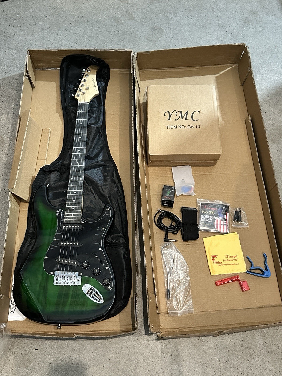 Stedman Beginner Series Bass Guitar Bundle with 15-Watt Amp, Gig Bag, Instrum...
