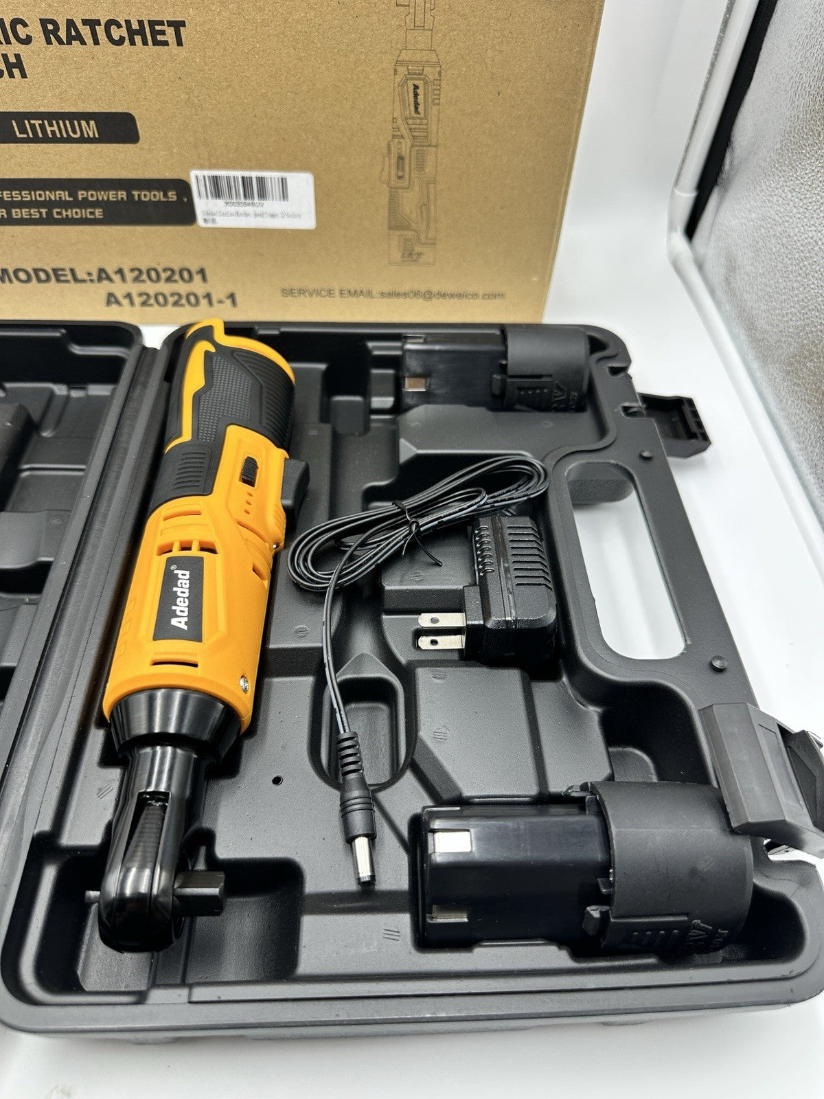 Adedad Cordless Electric Ratchet Wrench Set 3/8" 40 Ft-lb 400 RPM 12V 2 Bat NEW 