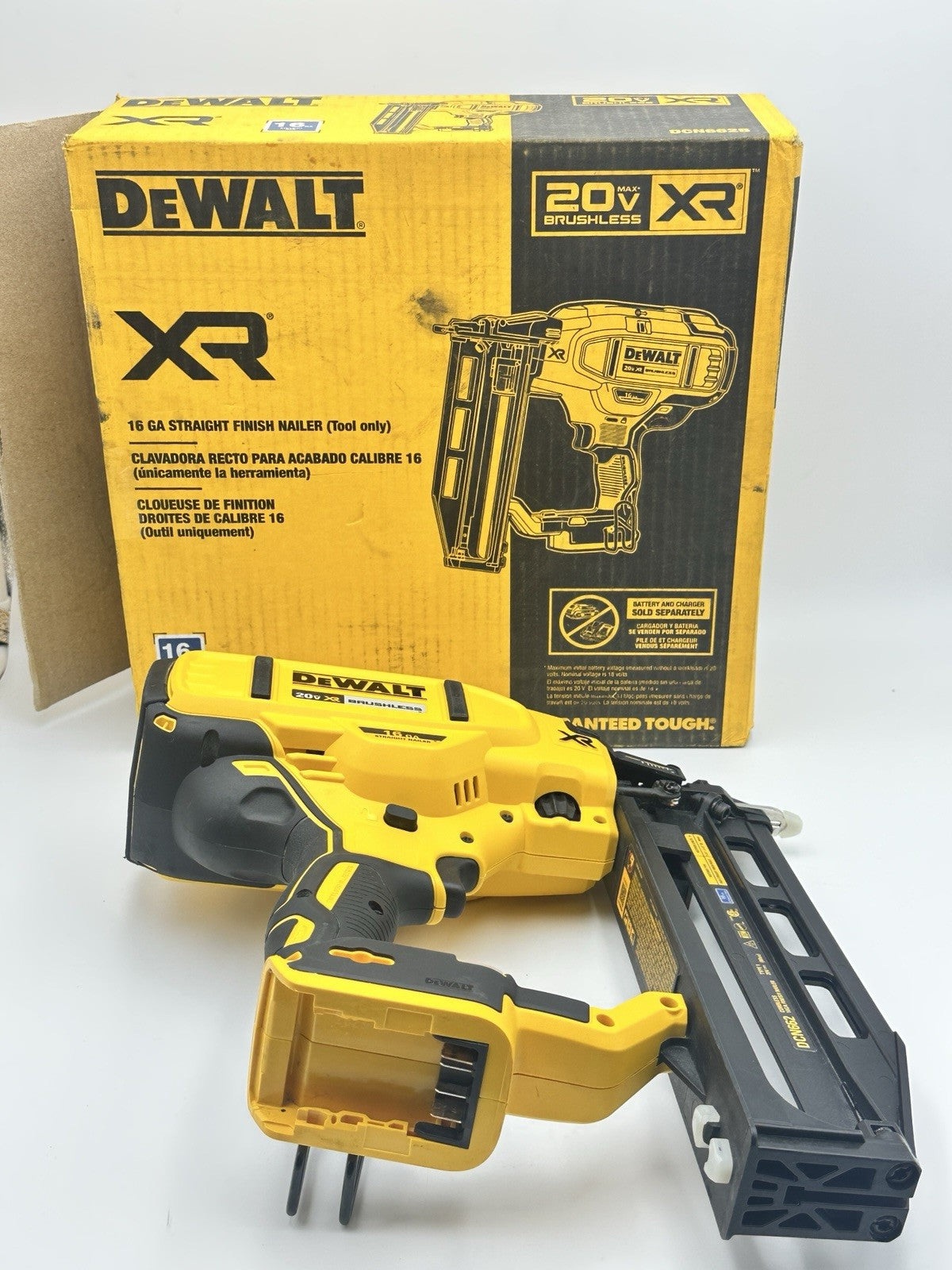 DEWALT DCN662B 20V MAX XR 16 GA Cordless Angled Finish Nailer Used Like New